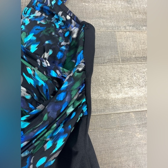 NWOT MiracleSuit One Piece Black and Blue Slimming Swimsuit - Picture 4 of 10